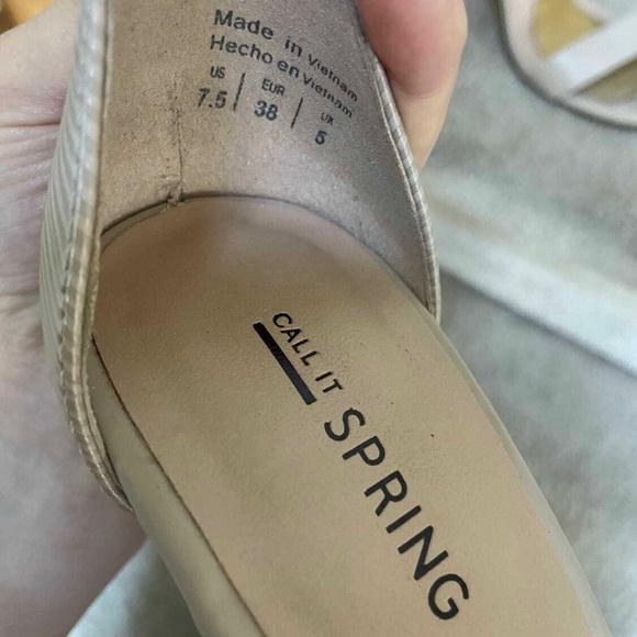 Beige heels - Picture 2 of 2